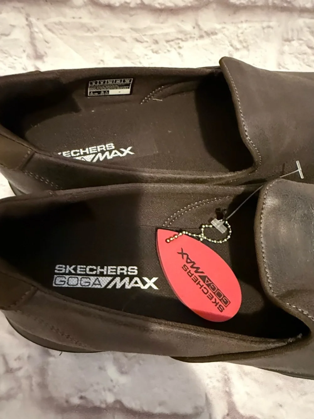 Skechers Women's 9 Goga Max Walking Shoes brown new